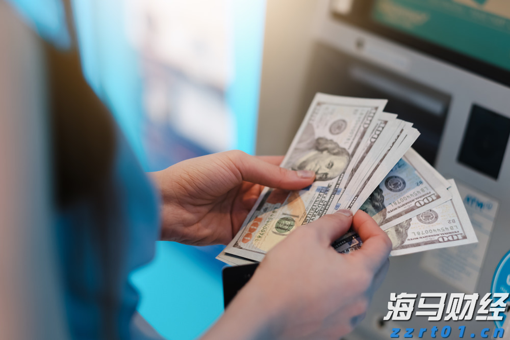 我市组织春季应征女青年上站体检
